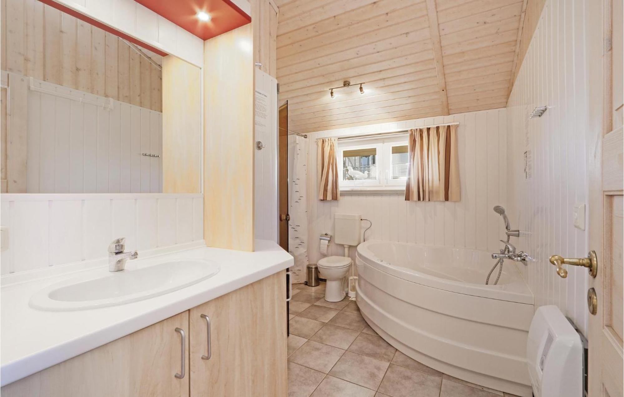 2 Bedroom Nice Home In Rechlin Exterior foto